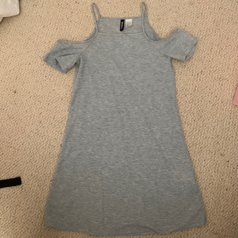 Cold shoulder dress - Picture 2 of 2